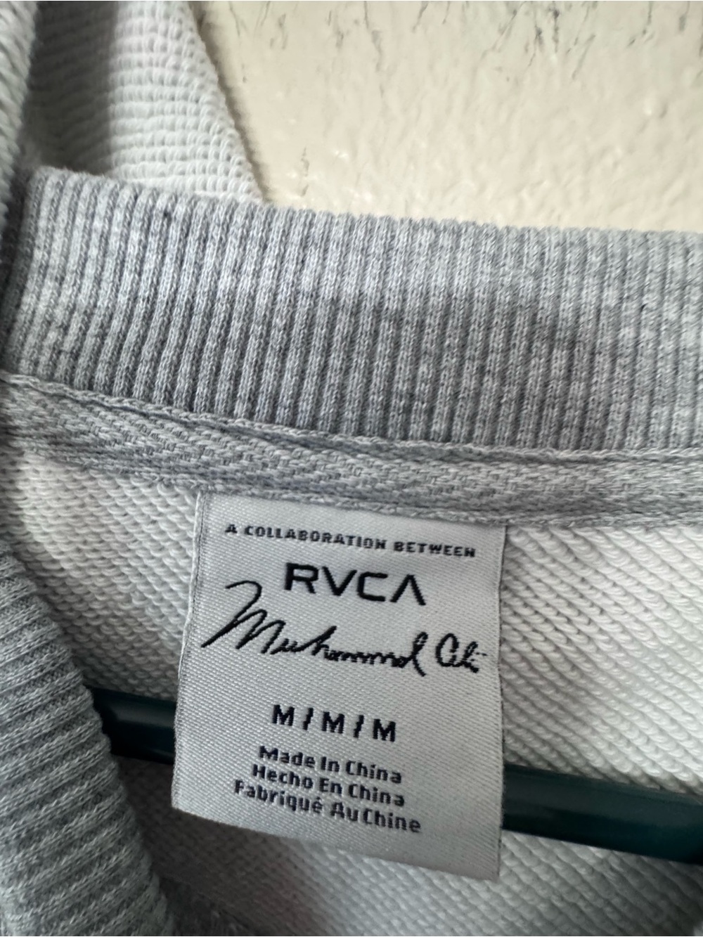 NWT RVCA x Muhammad Ali Hoodie Men’s M Gray Gold Boxing Graphic - Picture 3 of 7